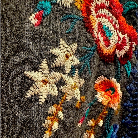 Johnny Was embroidered sweatshirt size XS - Picture 5 of 8